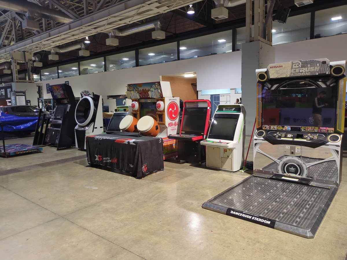 Màquines arcade musicals al SAGA, encara sense engegar